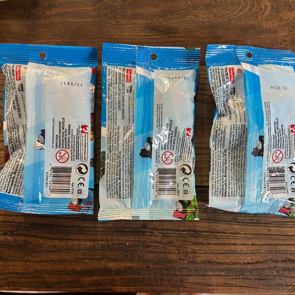 Thomas & Friends Minis 2016/3 Lot of 3 New Unopened Blind Packs Collectible Gift - Picture 2 of 3